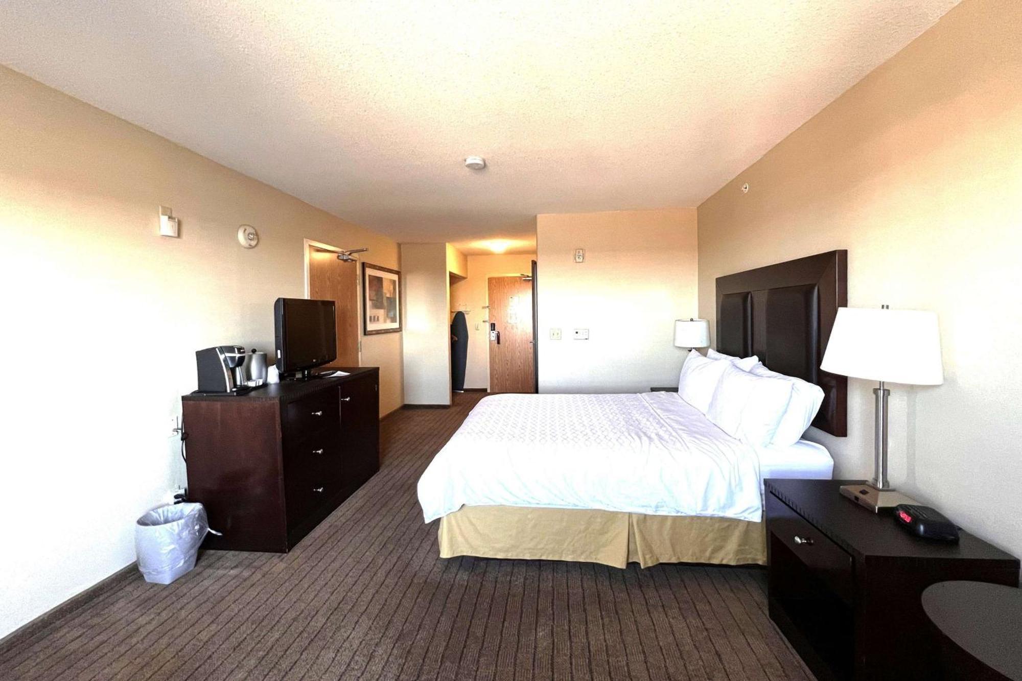 Ramada By Wyndham Prince Albert Ngoại thất bức ảnh
